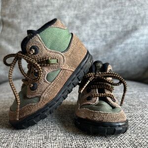 Kids Outdoor Adventure Shoes - Green and Brown